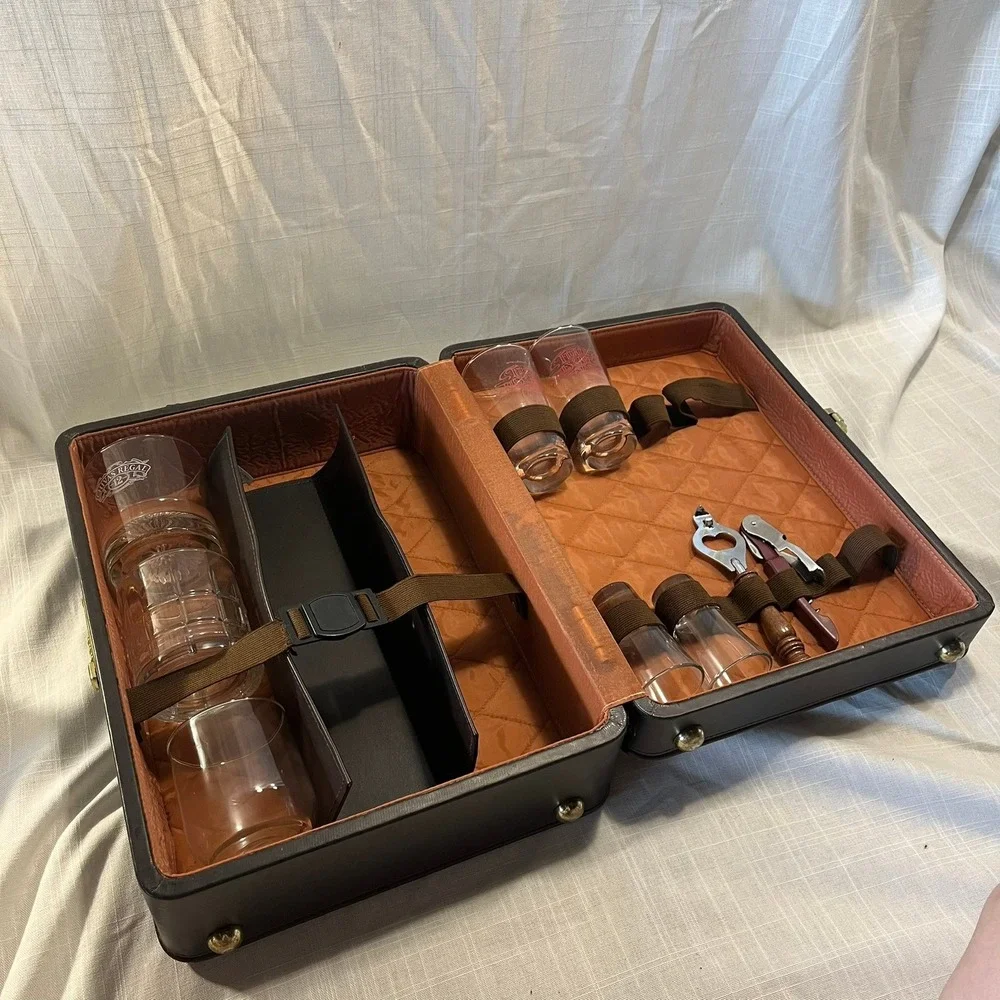 Vintage Destinations Portable Travel Bar Set Chivas Regal Glasses Locking Case